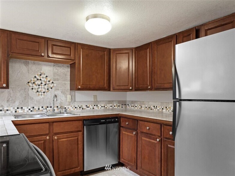 Kitechen - 740 N 94th St