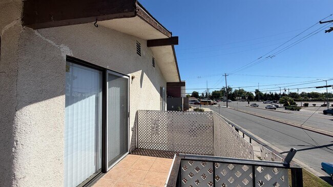 Building Photo - 2514 E Andrews Ave