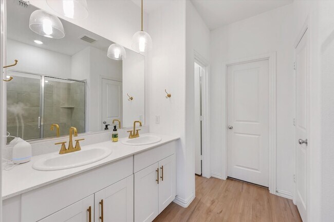Building Photo - 5028 Waterway Dr