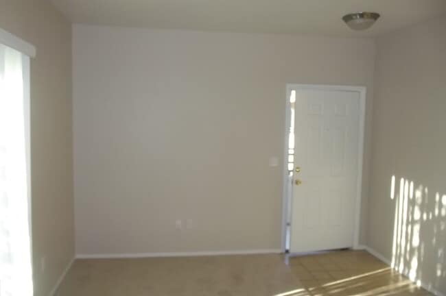 Building Photo - Henderson - 2 bedroom condo