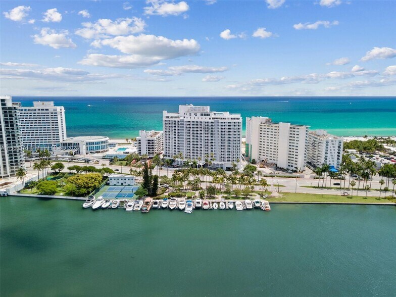 Primary Photo - 5401 Collins Ave