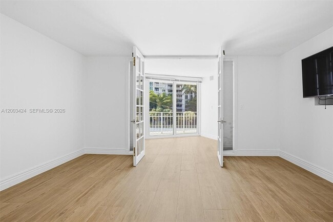 Building Photo - 600 Grapetree Dr