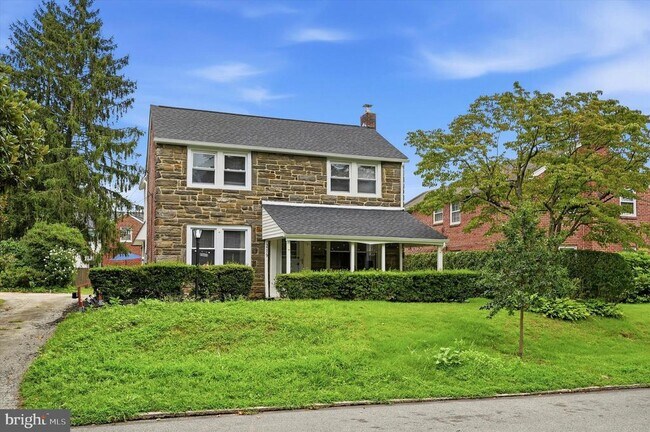 Building Photo - 219 Crosshill Rd