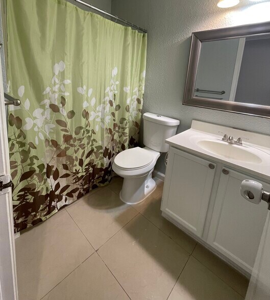 Building Photo - 10471 Canyon Vlg