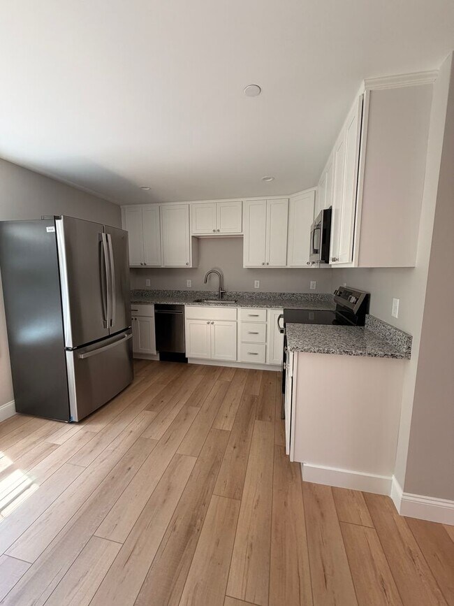 Building Photo - Brand New spacious Studio available in a great location.