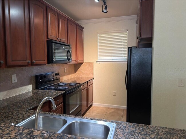 Building Photo - 902 Charo Pkwy