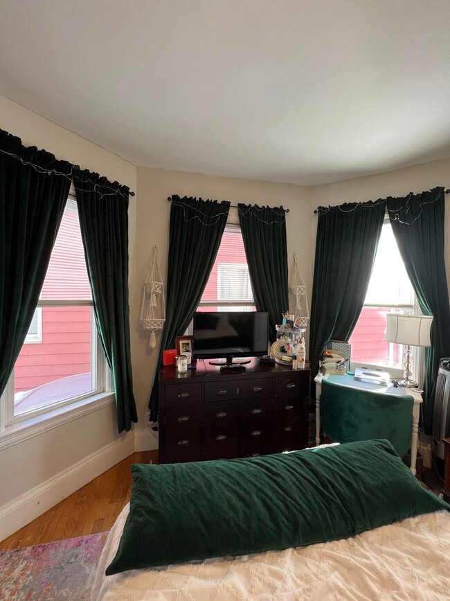 Building Photo - 381 Highland Ave