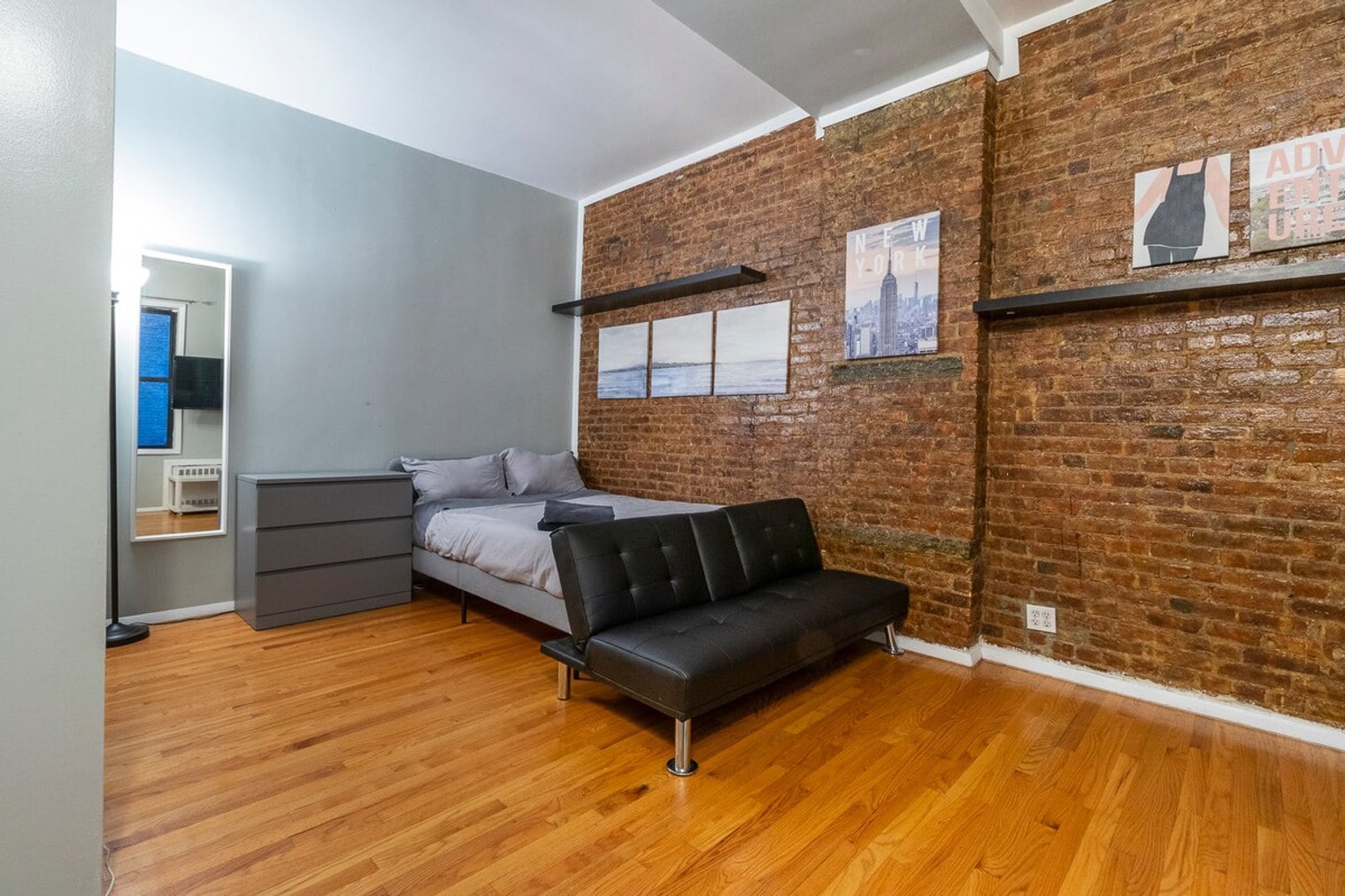 Building Photo - 335 E 94th St