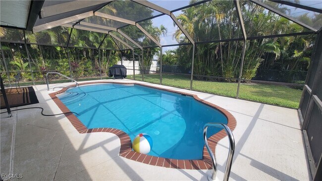 Building Photo - 1929 NE 2nd Terrace