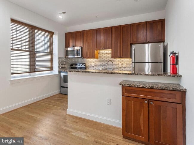 Primary Photo - 1417 Chapin St NW