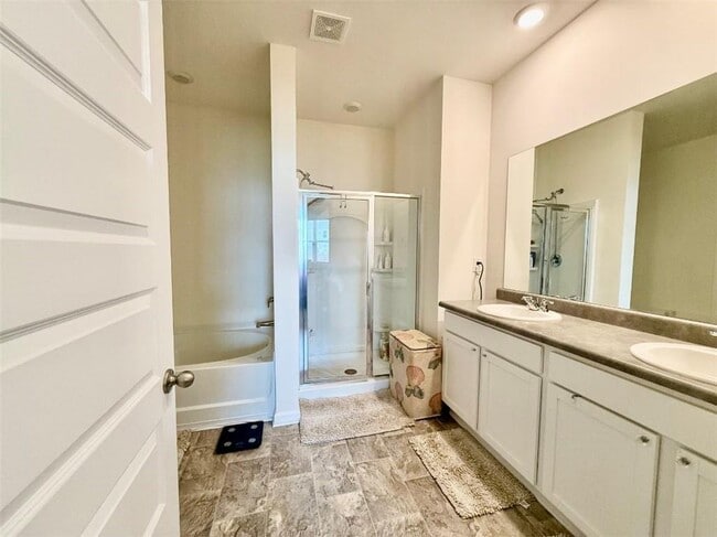 Building Photo - 2015 Waycross Ln