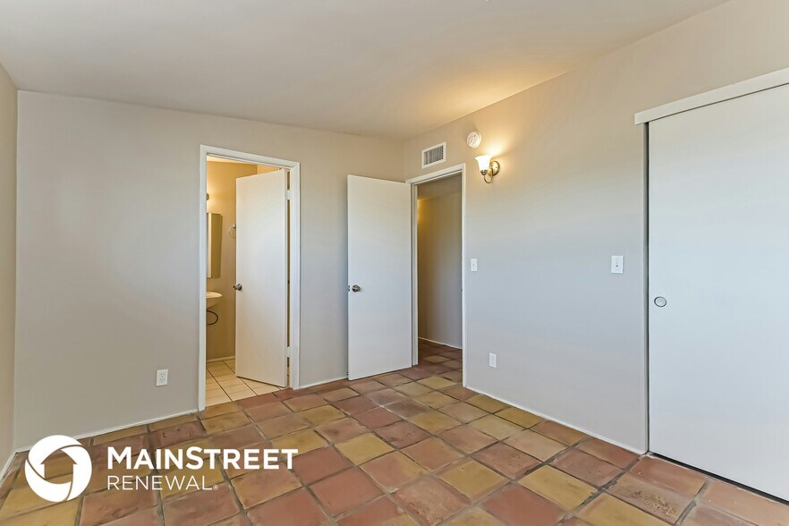 Building Photo - 7126 E 34th St