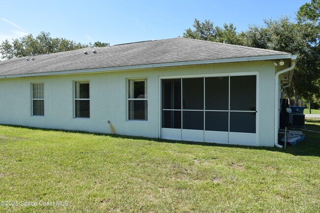 Building Photo - 1650 Chamorro St SE