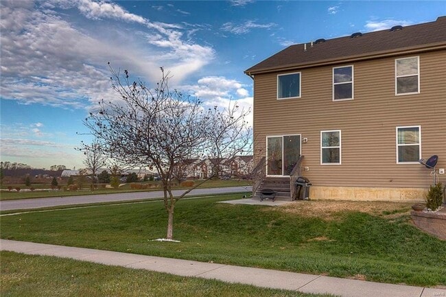 Building Photo - 803 Foxgrove Dr