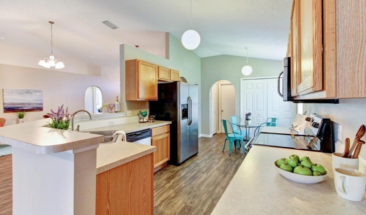 Building Photo - 90 Reeding Ridge Dr E