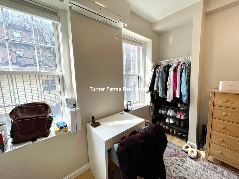 Building Photo - 91 Hudson St