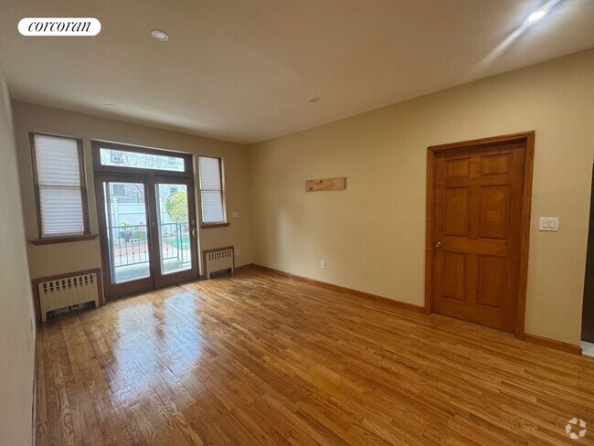 Building Photo - 501 Midwood St