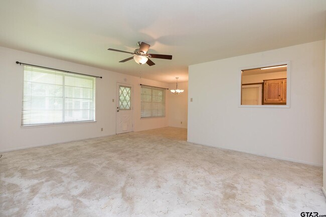 Building Photo - 1707 Sampson Dr