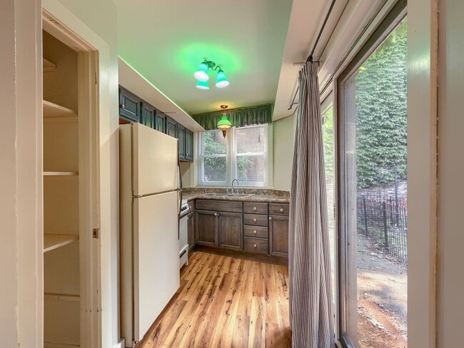 Building Photo - Spacious 3 Bedroom Single Family Home in the Capital District