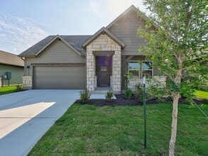 Building Photo - 112 Holmby Dr