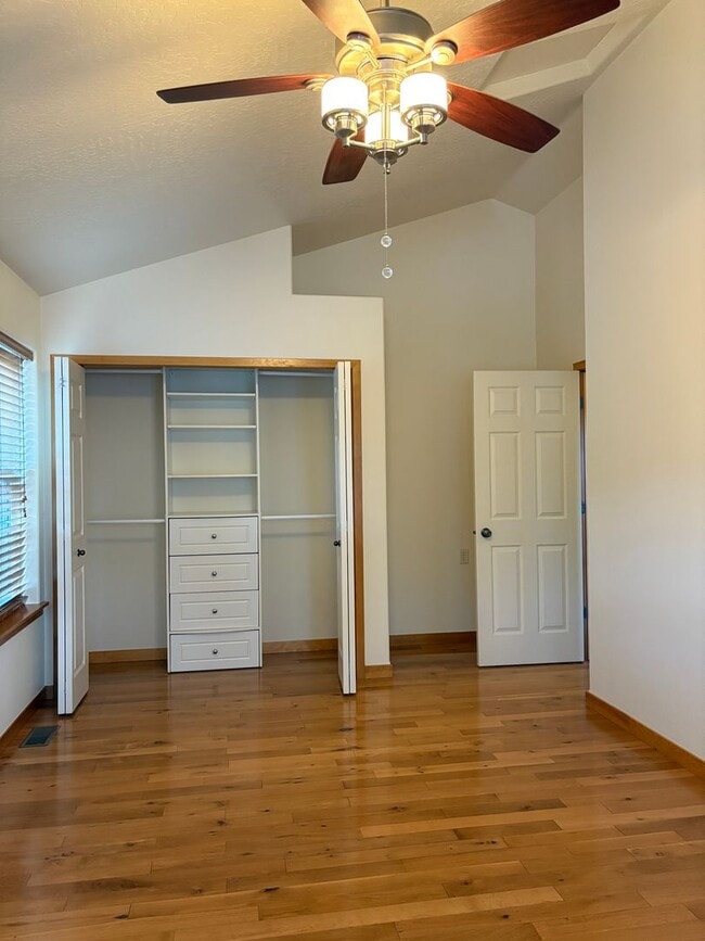 Building Photo - Spacious Lewis & Clark 4-Bedroom Home 2 WE...
