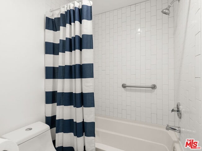 Building Photo - 1472 S Camino Real