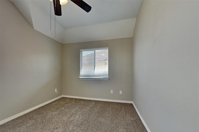 Building Photo - 8000 N Tarrytown Crossing Dr