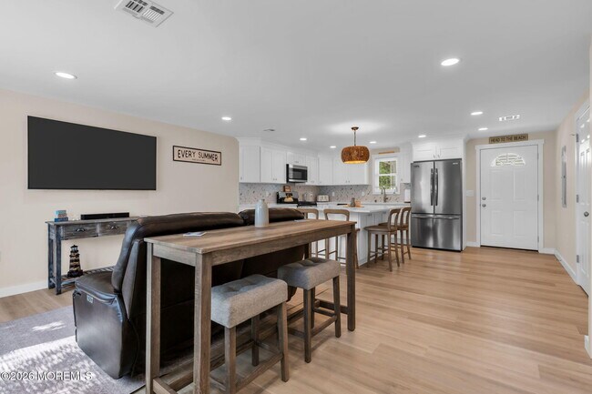 Building Photo - 501 Forman Ave
