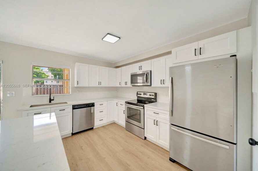 Building Photo - 8769 SW 137th Ave