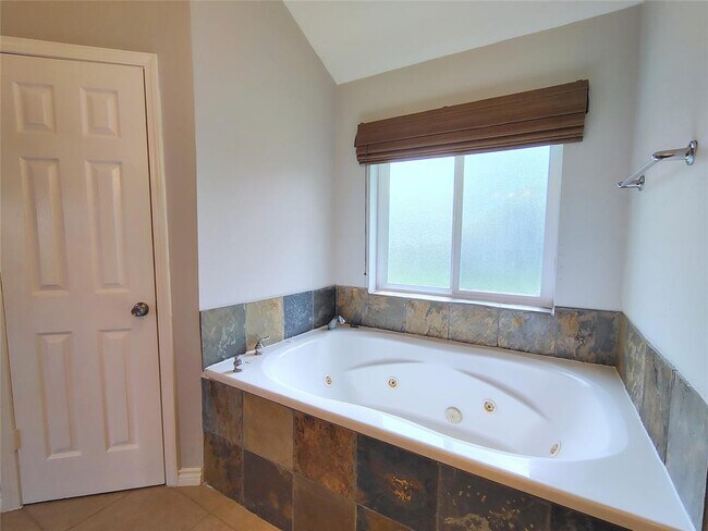 Building Photo - 2546 Long Reach Dr