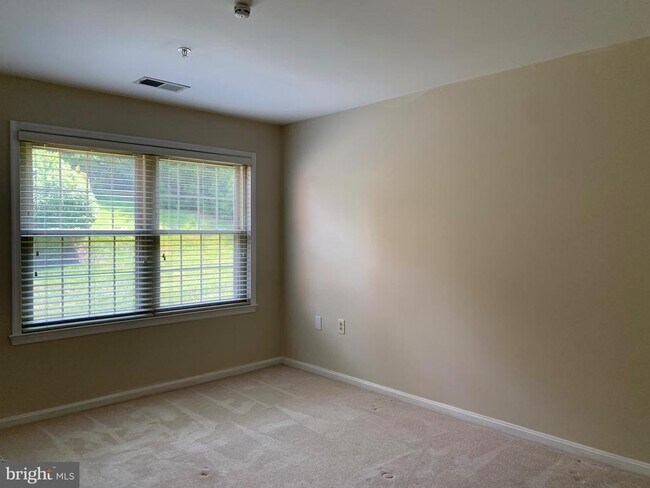 Building Photo - 800 Amber Tree Ct