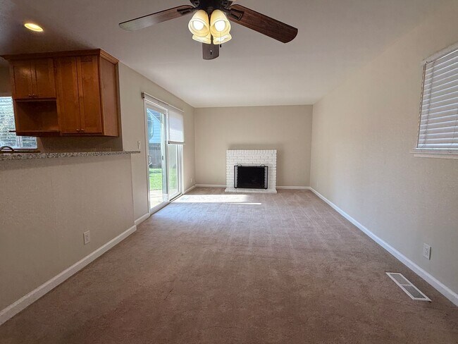 Building Photo - Spacious 5 bedroom 2.5 bath home in San Jose