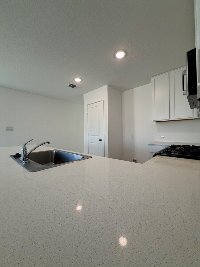 Building Photo - 14536 Azzurro Stone