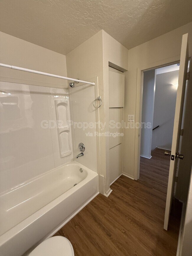 Building Photo - 1928 Buena Vista Dr SE