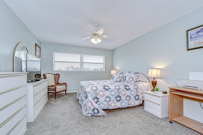 Building Photo - 5575 Gulf Blvd