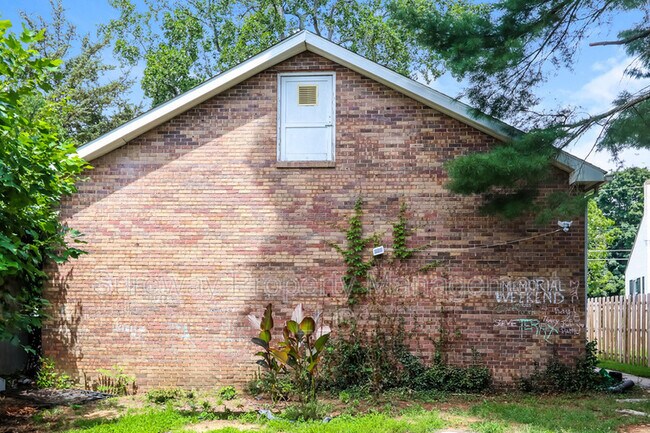 Building Photo - 207 Columbia Ave