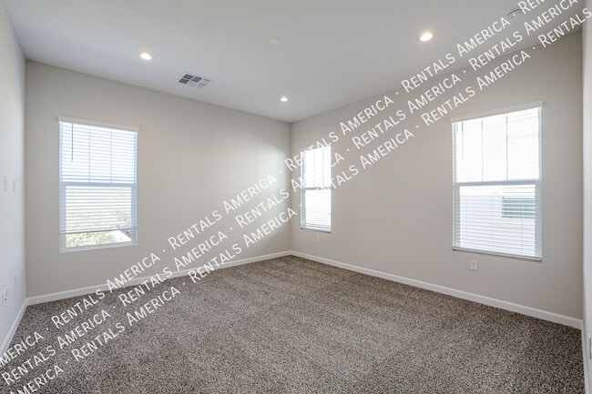 Building Photo - Desirable Community of Arabella