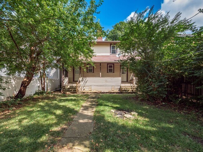 Building Photo - 385 E 13th Ave