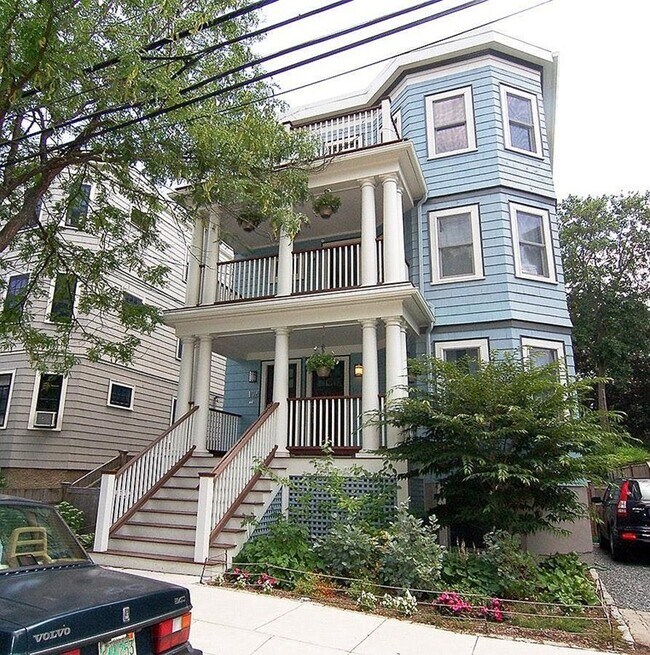 Building Photo - 196 Walden St