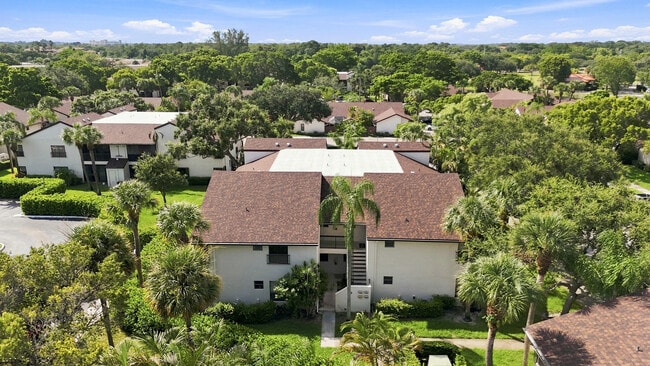 Building Photo - 2581 Carambola Cir N
