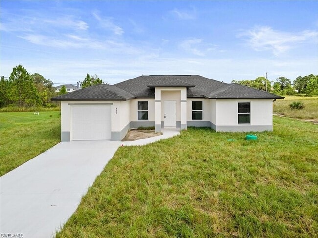 Building Photo - 835 Palomino St E