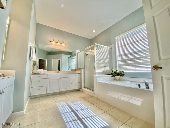 Building Photo - 15590 Vallecas Ln