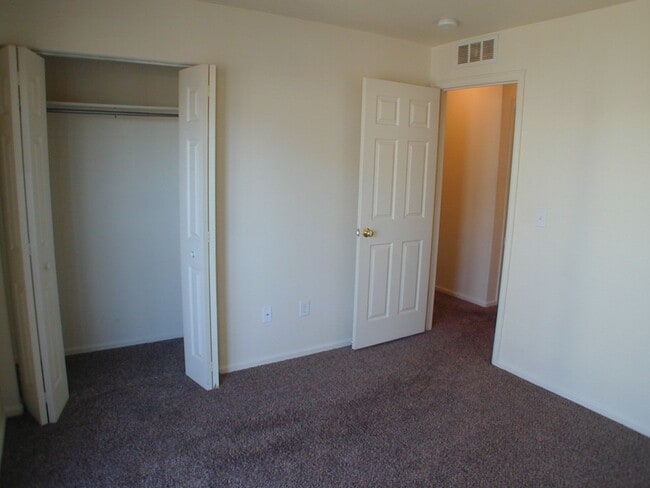 Building Photo - 308 Snyder Ave