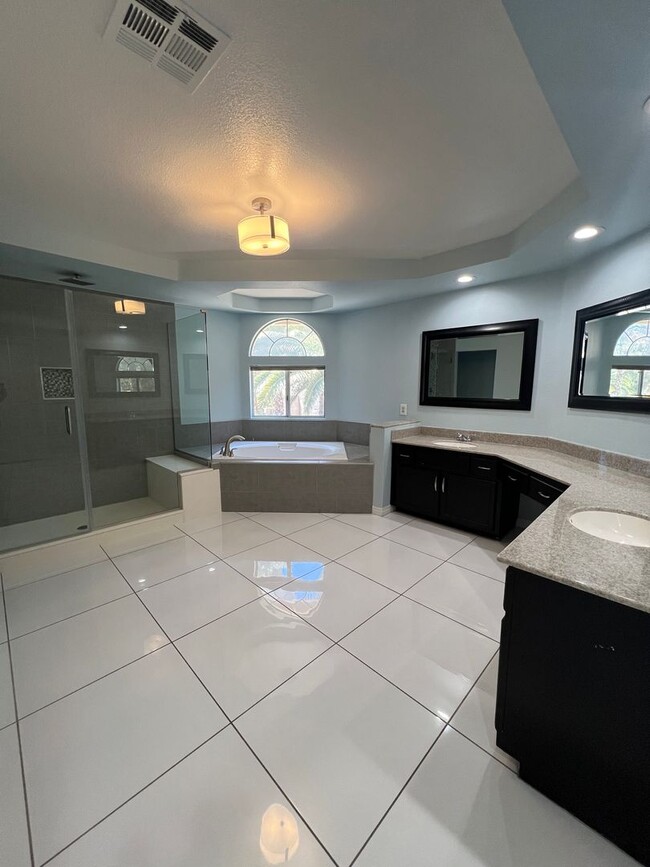 Building Photo - Beautiful Henderson Home!