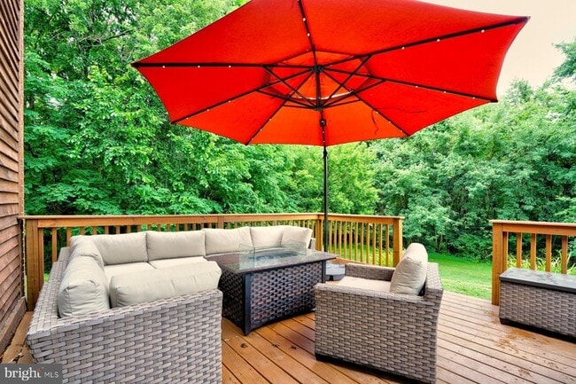 Building Photo - 111 Honey Locust Ct