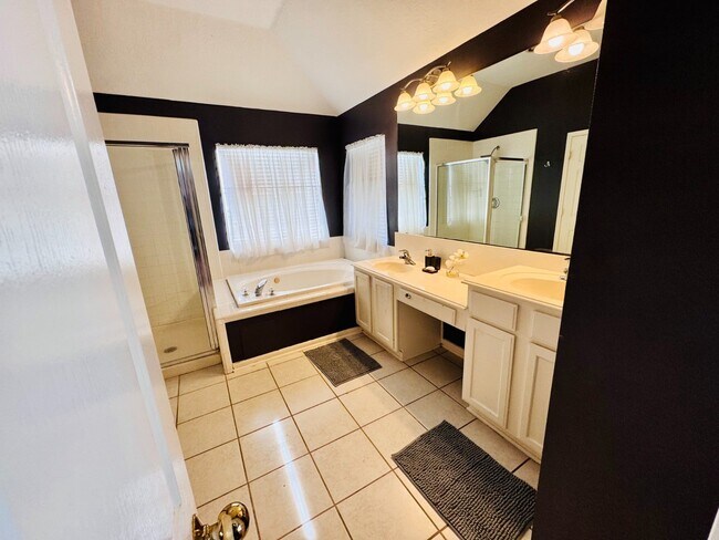 Building Photo - 3318 Ridgepoint Ct