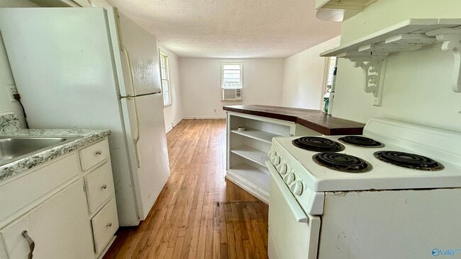 Building Photo - 118 Brockway Ave