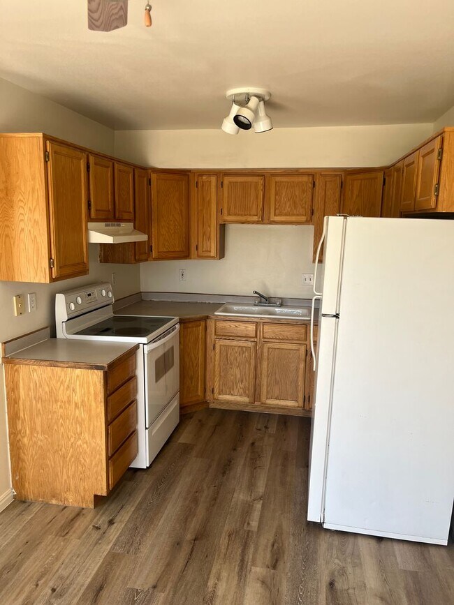 Building Photo - Baggs Pleasant Grove Duplex