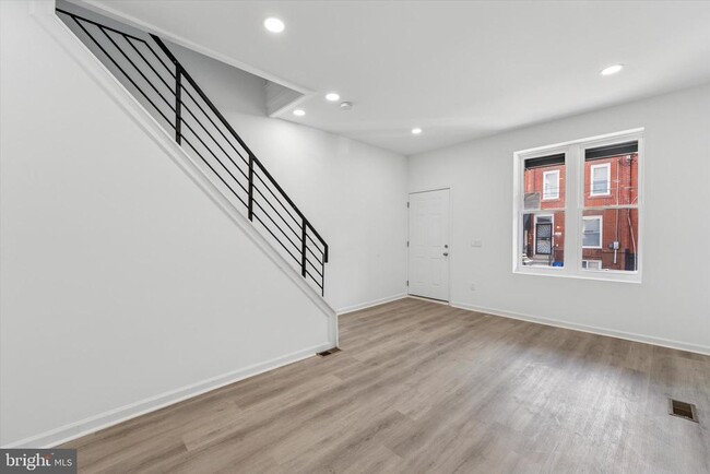 Building Photo - 1824 N 28th St