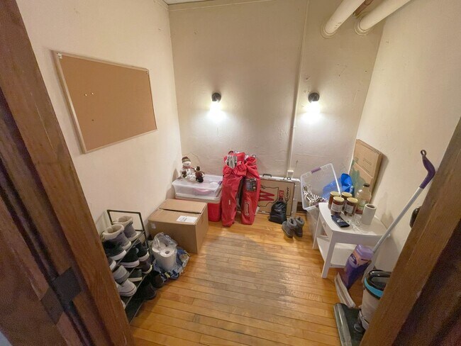 Building Photo - 46 N Breese Terrace